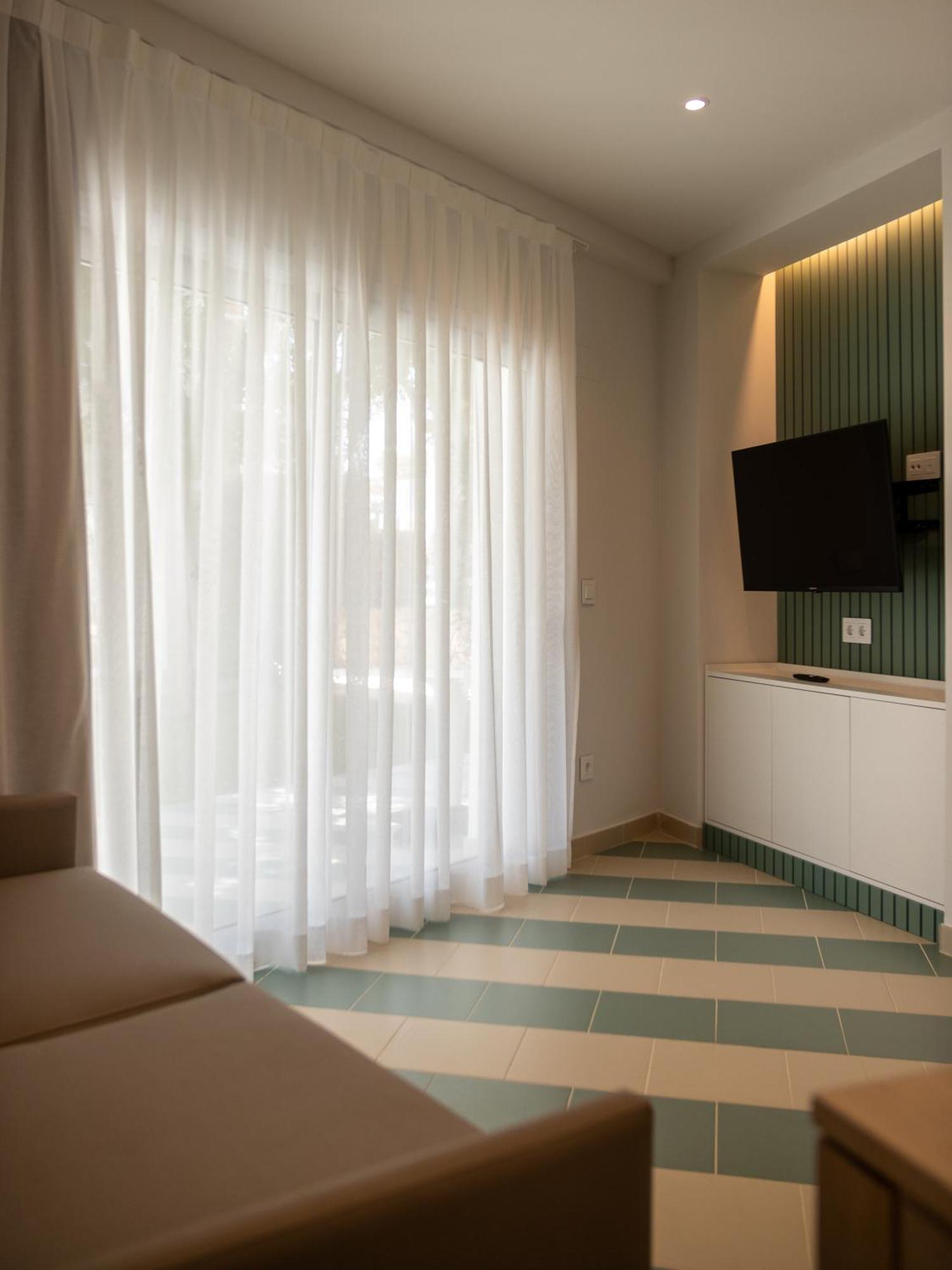 Apartamentos Sunway Arizona Sitges Bagian luar foto